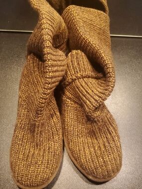 UGG Knit Boot Socks in Heathered Tan Women's Size 5